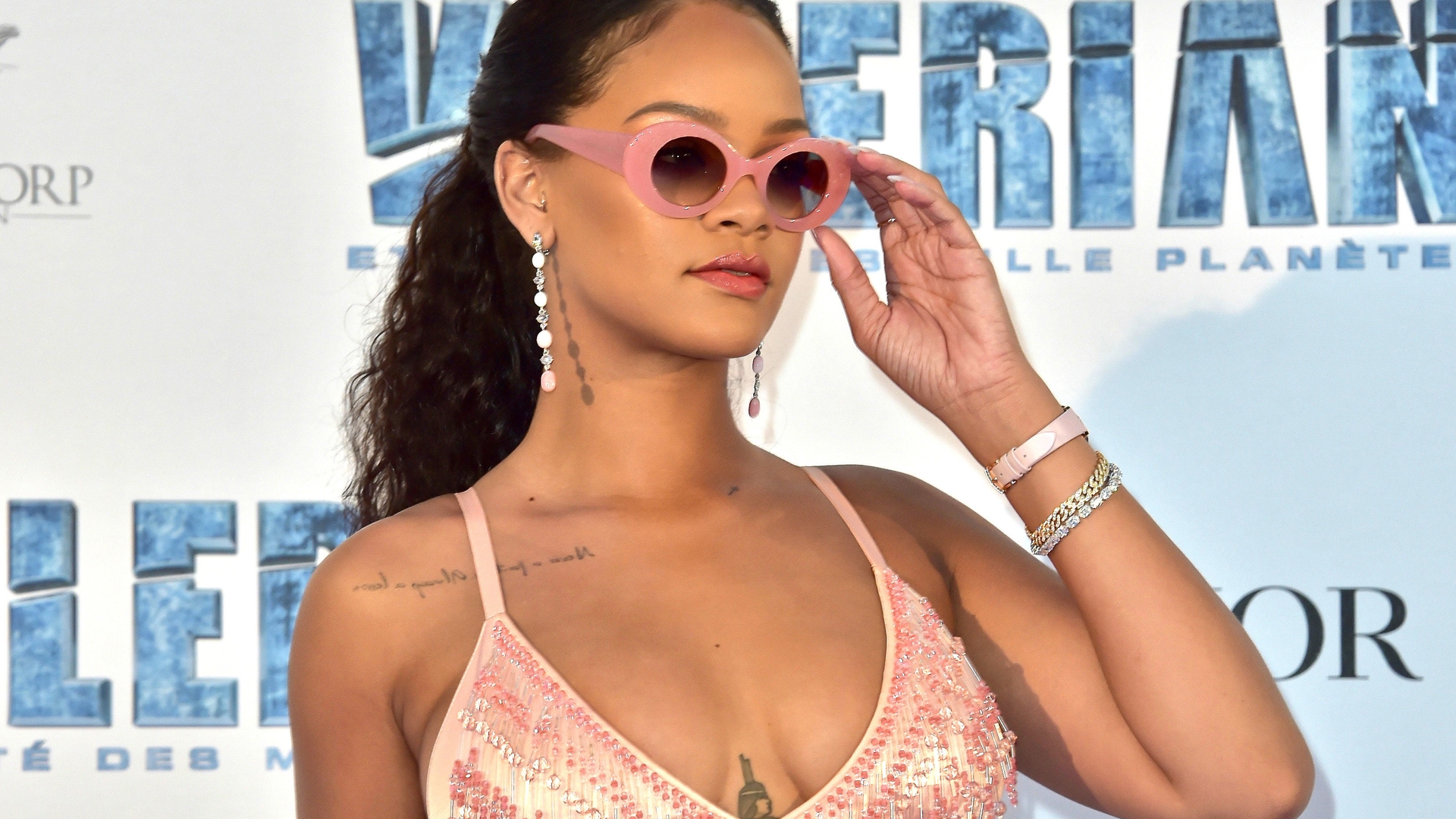 Cum arată Rihanna dezbrăcată, după ce a fost pusă la zid că s-a îngrășat enorm