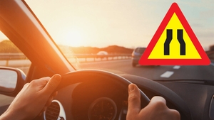 Semnul de circulație din cauza căruia mulți șoferi români sunt amendați cu 435 de lei, potrivit noului Cod Rutier. Ce înseamnă, de fapt