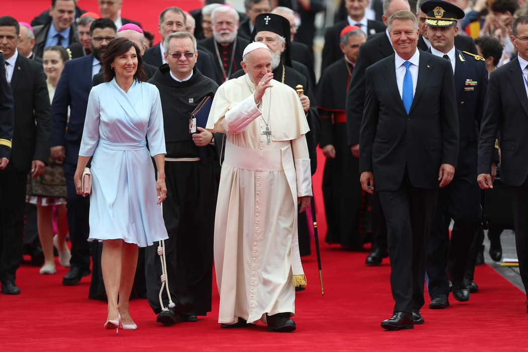 Papa Francisc este în România! Imagini super-exclusive + informații în premieră