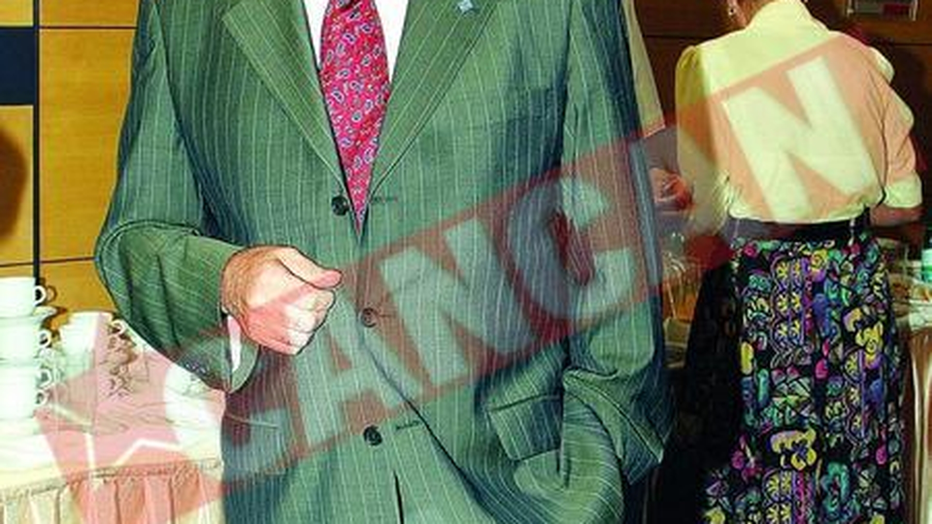 Traian Basescu este nevoit sa promulge legea lui Dan Voiculescu