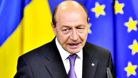 O însoțitoare de zbor îl dă de gol pe Traian Băsescu. Ce ar fi făcut în avion