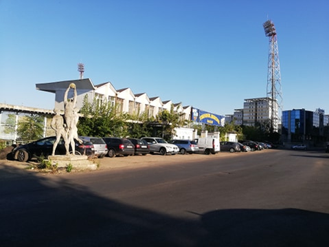 Intrarea pe stadionul Municipal este încuiată cu lacăt