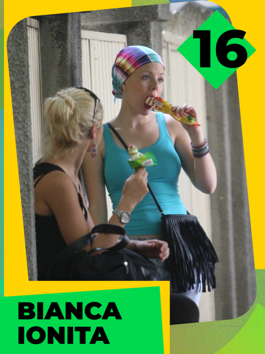 TOP 30 sexy vedete care au făcut show cu frișcă și cu înghețată! Antonia, Delia și Babs nu s-au putut abține! Avem 100 de fotografii de colecție!