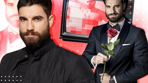 Noul “Burlac” de la Antenă e “bântuit” de trecut. În ce ipostaze a fost filmat sexosul pe care “se bat” 25 de fete