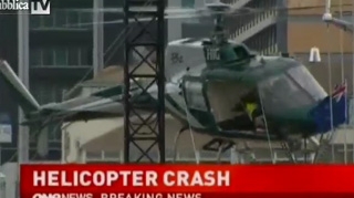 Un elicopter s-a prabusit in timp ce lucra la impodobirea unui brad de Craciun