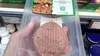 Cât costă cheeseburgerii de post din Lidl România. Sunt mai scumpi decât cei cu carne!