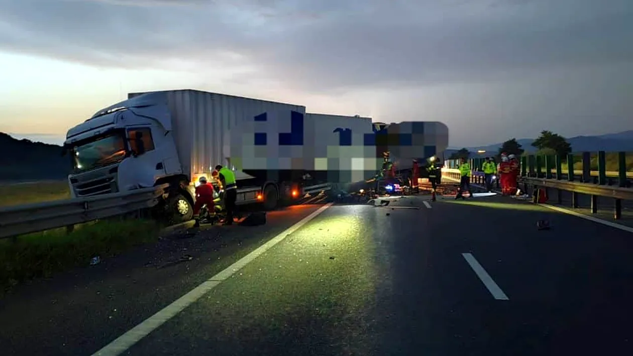 Accident tragic pe autostrada A1! Două TIR-uri de transport colete s-au ciocnit, iar un tânăr de 23 de ani și-a pierdut viața 