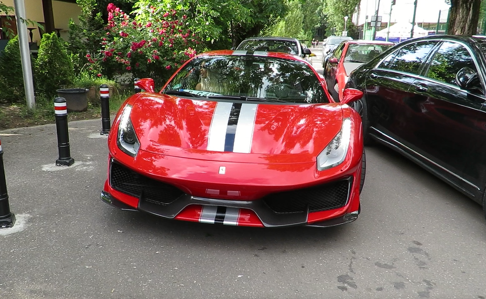 Un Ferrari 488 Pista pentru Bianca și Alex