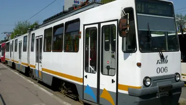 Accident grav în București! Un tânăr a fost lovit de un tramvai!
