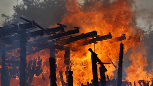 INCENDIU la Brasov! Un barbat, in stare grava la spital, dupa ce o cabana a luat FOC