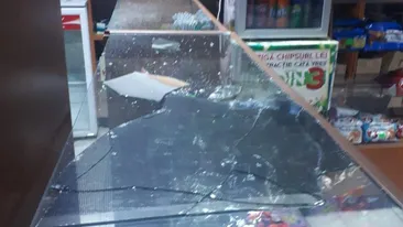 El e hoțul îndrăgostit de ciocolată! A spart geamul, apoi…”