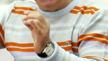 Fiul fostului premier taranist, impecabil in uniforma de pilot. Tudor Vasile e cel mai sexy capitan al Tarom