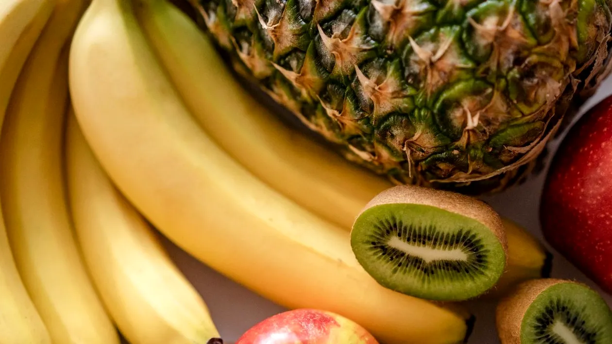 Cele 7 fructe pe care trebuie să le consumi în luna aprilie! Nu e păcăleală