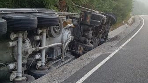 O autocisternă s-a răsturnat în Maramureș! Trafic îngreunat