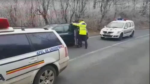 Acest bărbat a încercat să fugă de Poliţie, dar a fost urmărit şi arestat ca-n filme! Imaginile au devenit virale într-un timp record