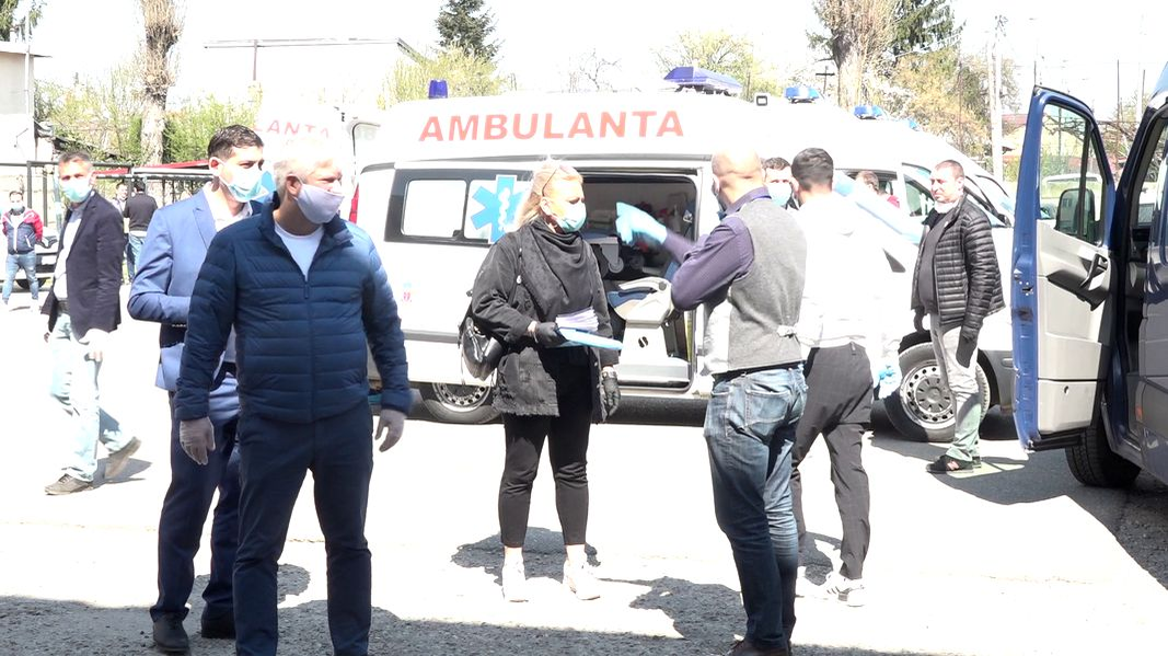 Primăria sectorului 1 a strâns sute de voluntari și a mers să împartă alimente la peste 500 de persoane. „Vom repeta acțiunea”
