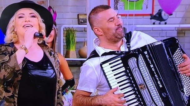 Viorica de la Clejani a pierdut din nou lupta cu kilogramele! Cum a apărut artista la TV