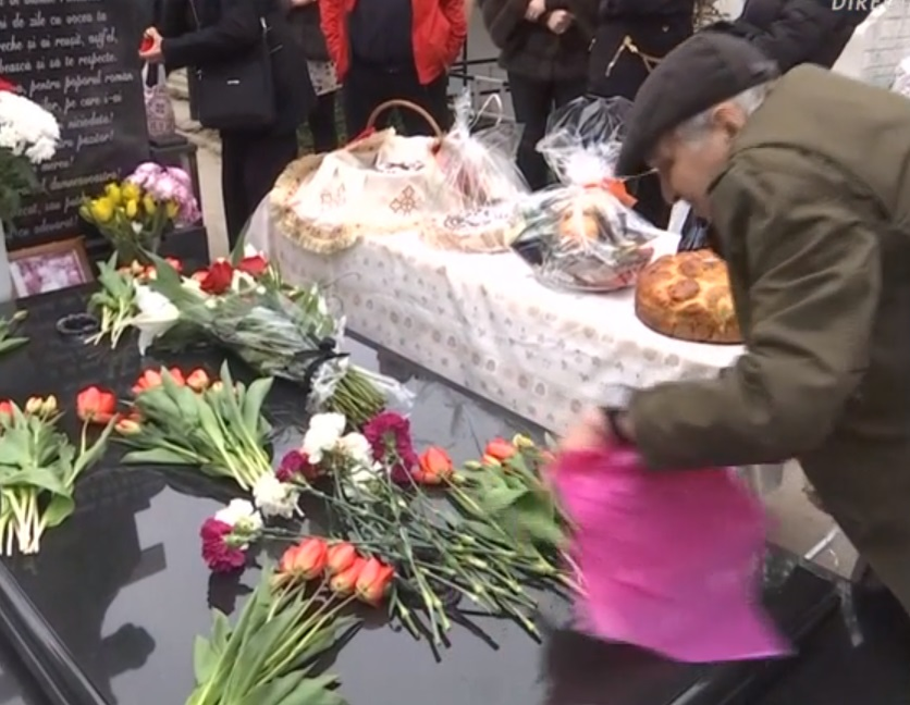 Cum a apărut îmbrăcată Anamaria Prodan la pomana de un an a mamei sale
