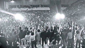 "Te salut, generaţie în blugi!" - un film special, sâmbătă de la ora 16.00, la Realitatea Tv

