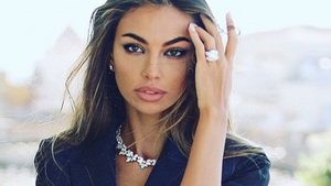 Mădalina Ghenea a făcut furori la Paris Fashion Week. A arătat ca o adevărată zeiță