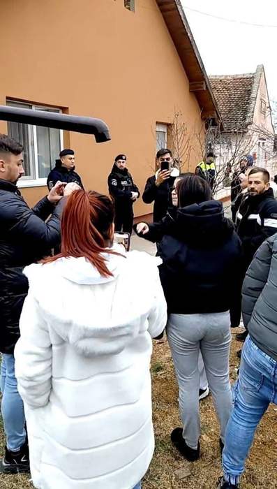 Revoltă în Sânmihaiu Român după ce criminalul lui Mario Berinde s-a mutat în localitate. Oamenii au protestat: “Copiii noștri sunt terorizați!”