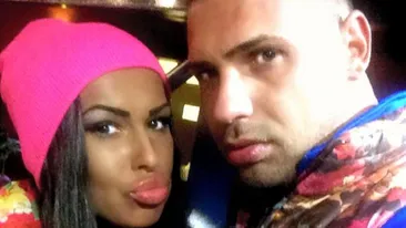 Si-a iertat sotul, dupa ce i-a facut o surpriza! Uite in ce ipostaze sexy s-a fotografiat Spintecatoarea de la morga, in pat!