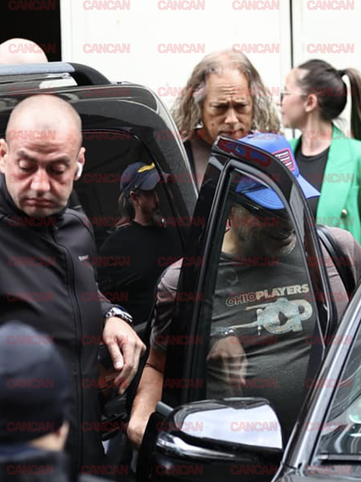 Membrii trupei Metallica au plecat spre concertul de pe Arena Națională! Cum au fost așteptați la ieșirea din hotel