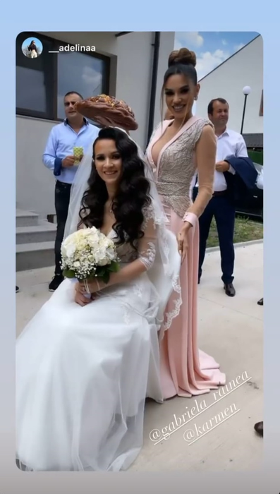 Karmen și Bogdan Căplescu, în rolul de nași pentru doi apropiați! Artista și fiica ei, Sofia, s-au asortat și au făcut senzație la petrecerea de lux | FOTO