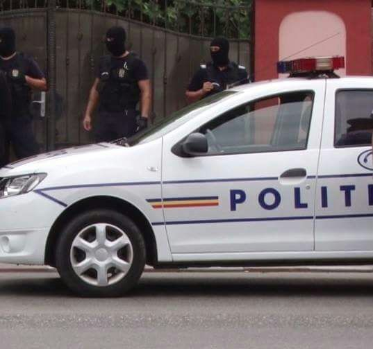 Zeci de poliţişti au venit acasă la Ghenosu