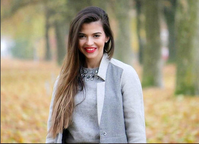 GALERIE FOTO INCENDIARĂ! Îţi stă inima când o vezi în costum de baie! Nu e topmodel, ci… E cea mai sexy-doctoriţă!