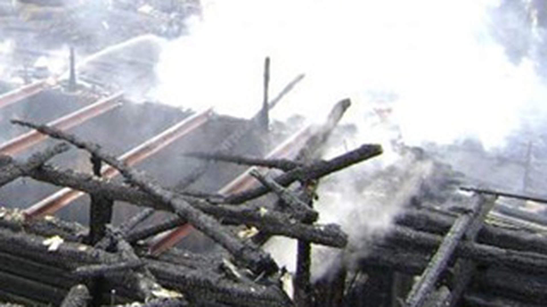 Femeie arsa de vie in propria locuinta intr-un incendiu devastator