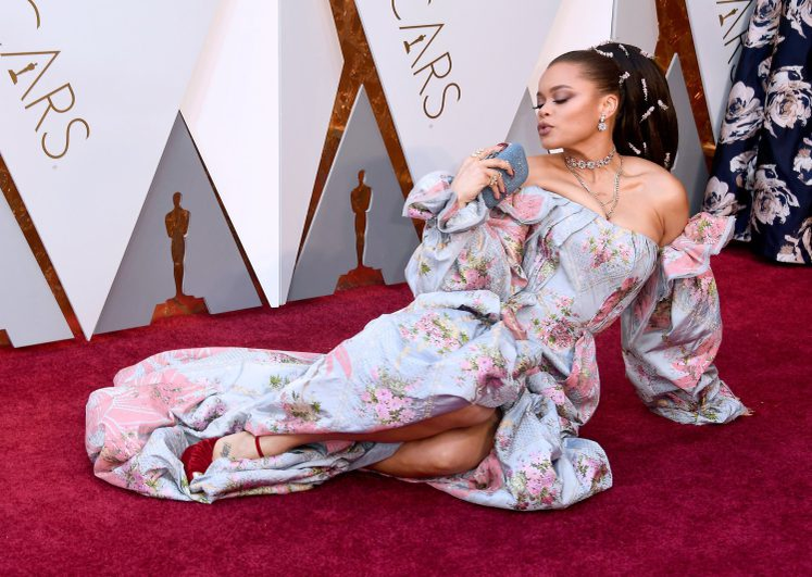 Premiile Oscar 2018. O actriţă a uimit purtând aceeaşi rochie ca la gala din 1962. Top 11 celebrități care au fost total neinspirate când și-au ales ținutele