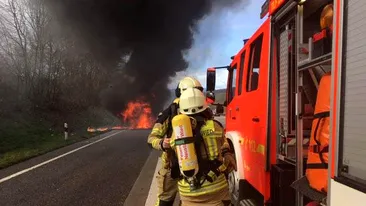 Şofer român de TIR, cabina în flăcări, pe o autostradă din Germania! La 23 de ani era să își piardă viața