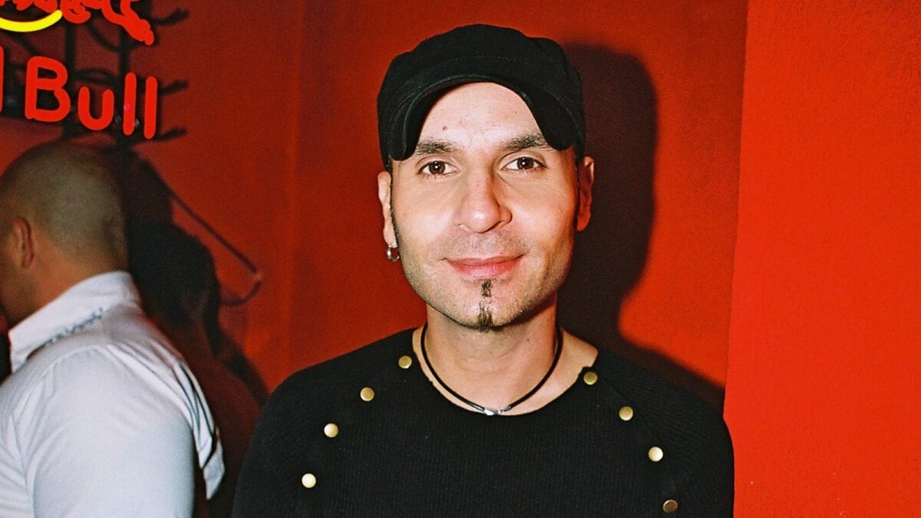 Mircea Zara, vampirul care prezenta muzica la TV în anii 2000. Omul care nu îmbătrânește niciodată