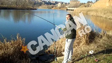 Fiul vitreg al Simonei Sensual face saramura! Maharu Jr., pescar in Spania