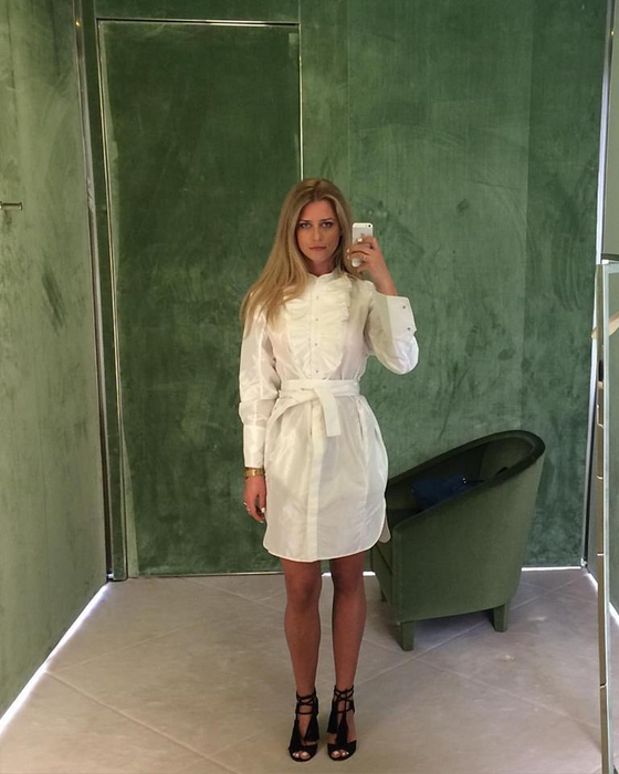 Alexandra Stoian s-a mutat în Dubai după ce a fost concediată de cei de la PROTV, iar acum nu pare să ducă lipsa apariţiilor pe "sticlă".