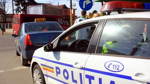 Incident şocant în Baia Mare. L-a luat la bătaie pe poliţistul care l-a informat că a picat examenul auto. Bărbatul violent a fost reţinut