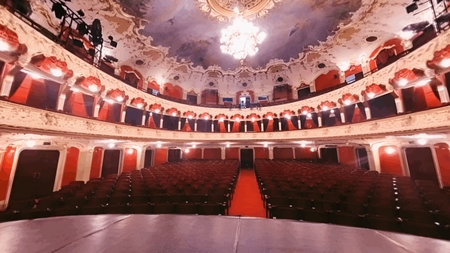 Incident pe scenă la Teatrul Național Iași. Un actor a fost rănit după căderea unui element de decor