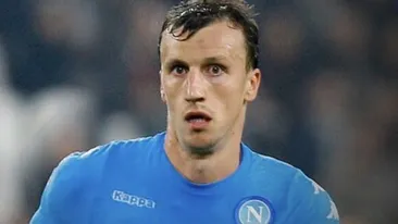 FOTO! Vlad Chiricheș, fascinat de o sexy jurnalistă la meciul cu Lazio! Imaginea a făcut deliciul internauților!