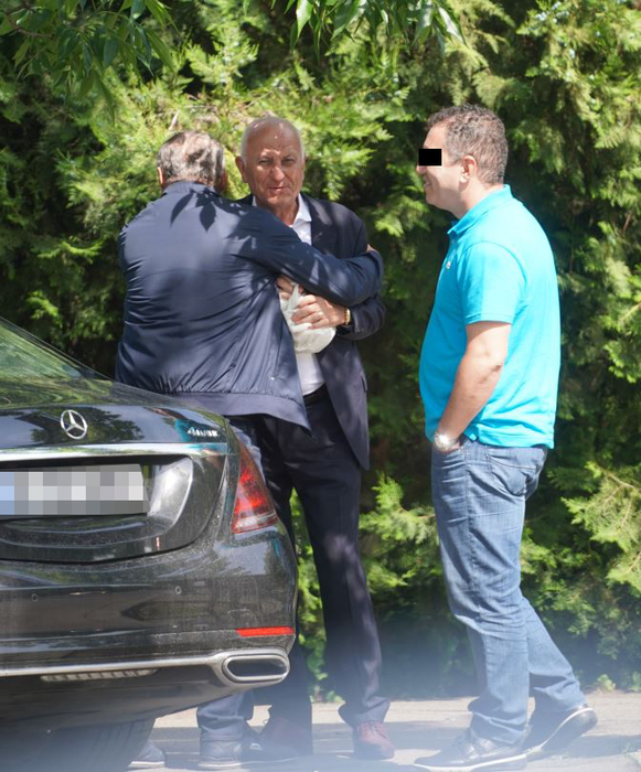 Costel Bucur a încasat un "pachet" în parcare