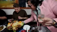 Gami a comandat un platou cu friptură, mici și cârnați, în restaurantul lui Luis Stan din București. Când a primit nota de plată, s-a uitat lung