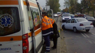 A facut zob trei masini si a fugit! Soferul unui BMW, cautat de politisti dupa ce a ranit trei oameni!