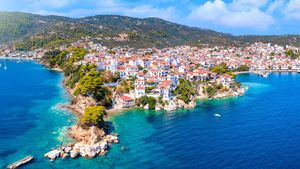 Țara din Europa unde oamenii trăiesc 100 de ani! Este o destinație preferată de o mulțime de români