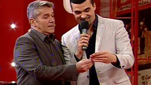 Uite-l pe Aurelian Temisan cum sare coarda! Ce crezi, se pricepe?