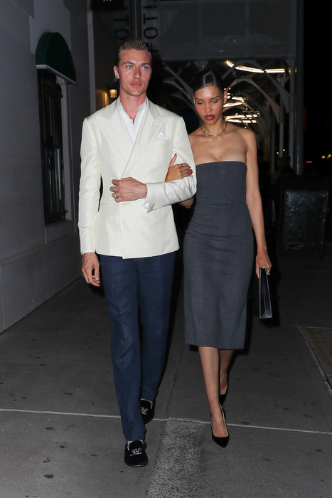 Lucky Blue Smith și Nara Smith părăsesc Harper's Bazaar Cocktail Party în timpul Săptămânii Modei de la New York la Le Veau d'Or. Sep 4, 2024. Foto: Profimedia