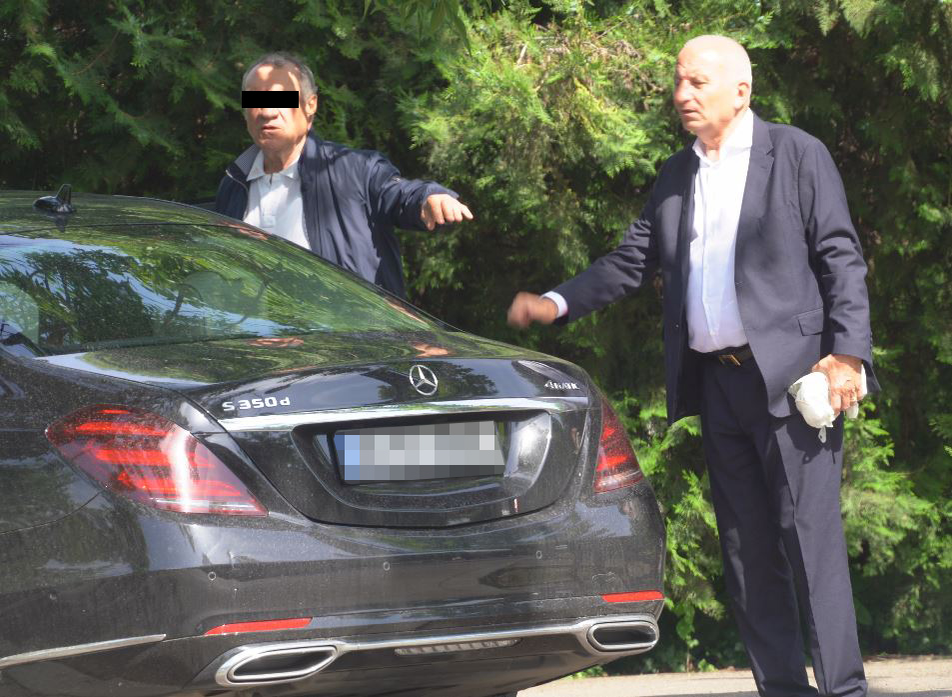 Costel Bucur a încasat un "pachet" în parcare de la, posibil, un partener de afaceri