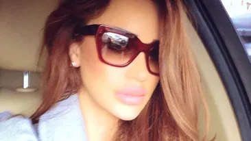 Aparitia de senzatie a Biancai Dragusanu! Sanii roscatei au vrut sa evadeze din rochia decoltata