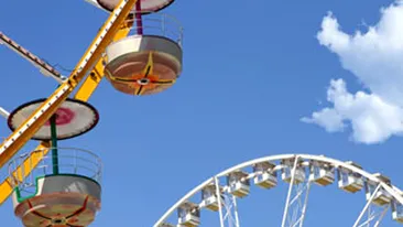 O fata de 15 ani a murit intr-un carusel dintr-un parc de distractii