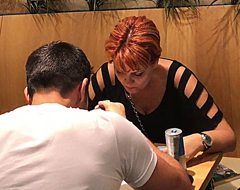 Olguţa Vasilescu şi Claudiu Manda au luat masa la un mall din Capitală