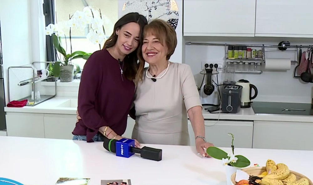 Cât de bine arată mama Andreei Raicu! Are 79 de ani, dar arată de cel mult 50!